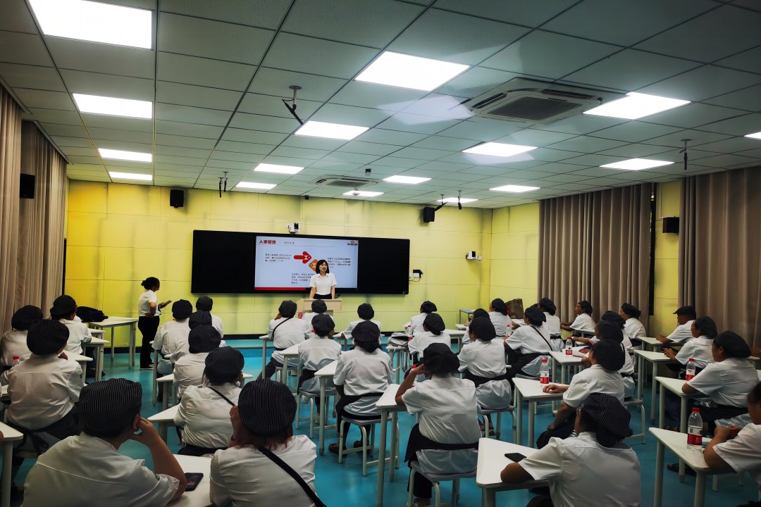 亿万先生mr餐饮集团开展2023年度秋季学期开学前食堂事情职员专项培训