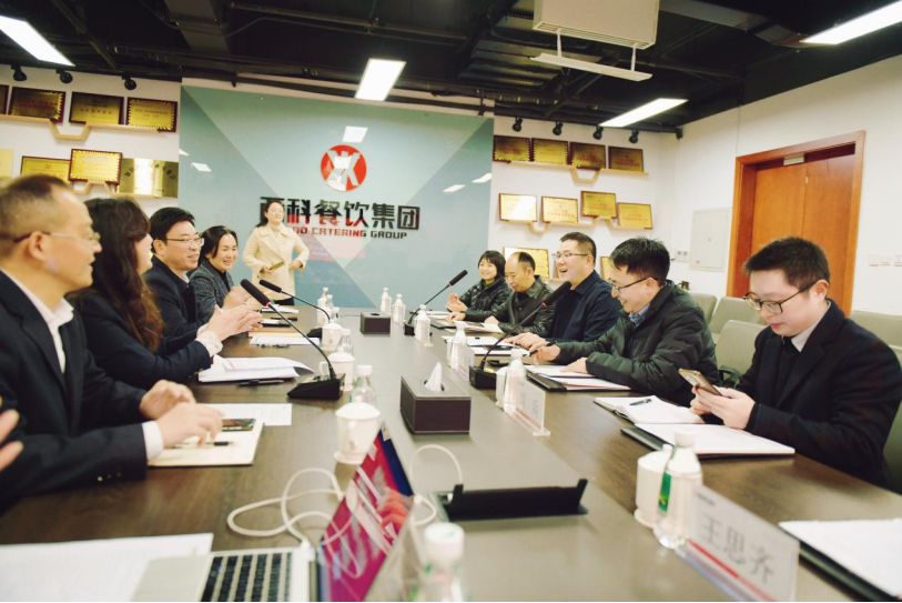 共筑协同育人平台，，，，，，，开启校企相助新篇：西南科技大学经济治理学院副院长郭四代一行到亿万先生mr餐饮集团交流座谈